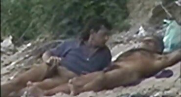 sex sieu khung Cô sex heo gái séc có quan hệ tình dục với một chàng trai.